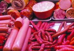 Ce mănâncă românii: Salam mucegăit, parizer de curcan din şorici şi slănină de porc