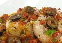 Pește cu sos de roșii și măsline