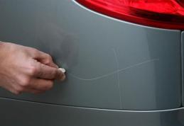 Botoșănean, reţinut pentru distrugere. A vandalizat mai multe mașini parcate