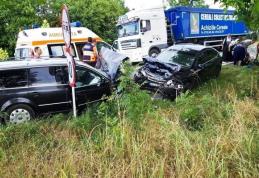 Cinci persoane rănite în urma unei depășiri riscante