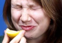 De ce ne strâmbăm atunci când gustăm ceva acru