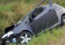 Accident! Un tânăr din Dorohoi intrat cu mașina în șanț, după ce s-a urcat băut la volan