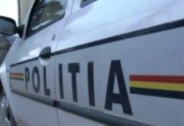 Două persoane rănite după ce un șofer mort de beat a intrat cu mașina într-un copac