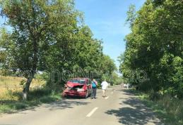 Doi răniți și două mașini făcute praf într-un accident produs la intrarea în comuna Roma - FOTO