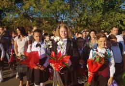 Început de an școlar cu zâmbete și emoții la Școala Gimnazială „Alexandru Ioan Cuza” Dorohoi - FOTO