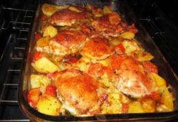 Pulpe de pui cu cartofi la cuptor