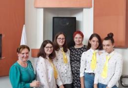 Program festiv, cu ocazia împlinirii a 612 ani de la prima atestare a Dorohoiului, cu elevii școlilor și liceelor din municipiu - FOTO