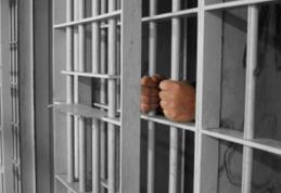 Un botoșănean a ajuns în arestul poliției după ce a făcut un scandal monstru și a dat foc mai multor bunuri