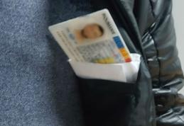 Carte de identitate falsă cumpărată cu 100 de euro, descoperită la controlul de frontieră