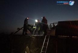 Incendiu puternic la un adăpost de animale din Dimăcheni! Pompierii dorohoieni au intervenit pentru stingere - FOTO