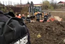 TRAGIC! Tânăr de 18 ani rămas captiv sub un mal de pământ, care s-a surpat peste el