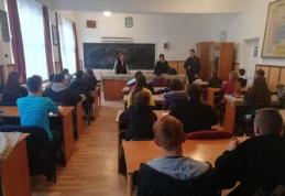1550 de elevi din județul Botoșani au discutat cu jandarmii în cadrul campaniei „Școli în siguranță”