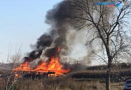 Incendiu puternic la Cobâla! Pompierii dorohoieni au intervenit pentru stingere - FOTO