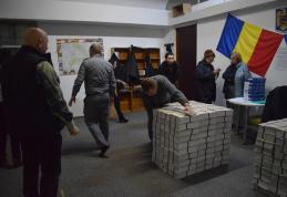 BULETINELE de vot pentru turul doi au ajuns la Botoșani sub paza Inspectoratului Judeţean de Jandarmi - FOTO