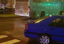 Accident grav! Bătrână în stare critică după ce a fost lovită de un autocar pe trecerea de pietoni