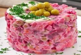 Salată de sfeclă roșie cu piept de pui și maioneză