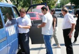 Vameşul de la Stânca, acuzat că făcea contrabandă cu maşina instituţiei, a fost pus în libertate