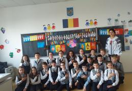 Elevii Școlii Cornerstone au sărbătorit Ziua României - 1 Decembrie - Cântecul poveștii noastre... - FOTO
