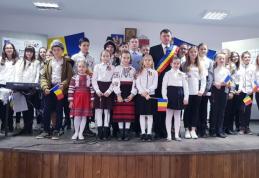 Program artistic la Școala Gimnazială „Mihail Sadoveanu” din Dumbrăvița, de Ziua Națională a României - FOTO
