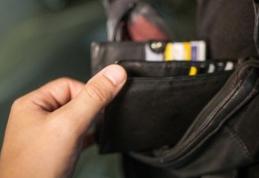 Atenție la buzunare! Recomandări ale polițiștilor pentru siguranța personală