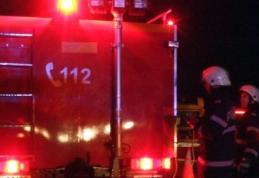 Incendiu izbucnit la o casă din orașul Bucecea! Două persoane au fost transportate la spital cu arsuri