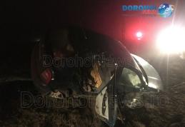Accident! Două persoane rănite după ce o mașină s-a răsturnat la ieșirea din Dorohoi - FOTO