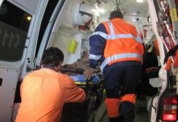 O plecare de pe loc neasigurată a dus la accidentarea unui bebeluș, a mamei sale și avarierea a două autoturisme