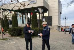 Poliţiștii din Dorohoi desfăşoară campania preventivă „Hoţii îţi invadează intimitatea” - FOTO