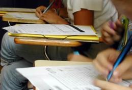 Culmea educaţiei: A picat de patru ori bacul, dar predă fizică în locul directoarei