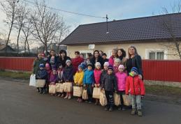 Zeci de copii din județ au primit cadouri de la femeile social-democrate - FOTO