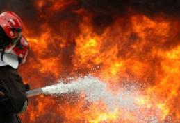 Incendiu puternic la un adăpost de animale și un depozit de furaje în a treia zi de Crăciun