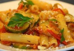 Paste cu dovlecei și roșii cherry