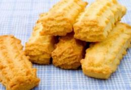 Biscuiţi de casă şpriţaţi