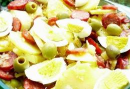 Salată de cartofi cu cârnați