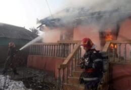 Locuință distrusă de un jar căzut din sobă