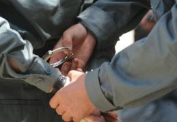 Doi tineri reținuți după ce au tâlhărit un bătrân de 76 de ani