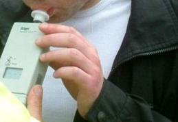 Cu o alcoolemie record, a produs un accident rutier. Bărbatul conducea un autobuz