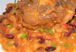 Mâncare de fasole pestriță cu ciolan