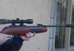 Doi bărbaţi cercetaţi pentru săvârşirea a cinci infracţiuni după un conflict pe un fond de vânătoare