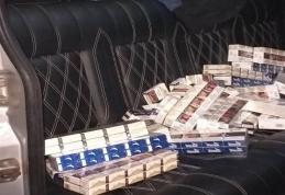 Țigări de contrabandă ascunse în microbuze, descoperite la PTF Stânca - FOTO
