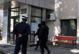 Mandate de arestare pentru cei doi polițiști de frontieră prinși facând contrabandă cu țigări 