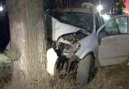 S-a izbit cu mașina într-un copac și a plecat singur la spital. Vezi ce alcoolemie avea 