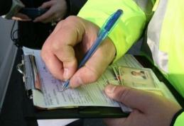 „A uitat” că nu mai are permis și a plecat la plimbare cu mașina