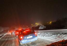 ACCIDENT! Femeie care circula pe mijlocul străzii lovită de o mașină la Lozna