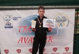 Performanța sportivă nu a dispărut! Elev din Dorohoi câștigător al unui turneu de tenis, categoria 1 - FOTO