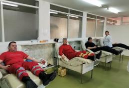 Pompierii botoșăneni îi provoacă pe jandarmii din Botoșani și pompierii din cadrul ISUVrancea să doneze sânge!