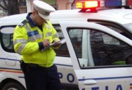 Bărbat în toată firea prins fără permis, călare pe un motoscuter neînmatriculat!