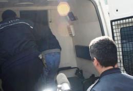 Doi tineri din Botoșani reţinuţi pentru furt. Au sustras bunuri în sumă de 2000 de lei din incinta unei societăţi