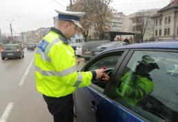 Șoferițe „amendate” cu flori de polițiștii botoșăneni – FOTO