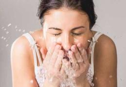 Erori frecvente pe care le faci când te speli pe față